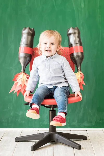 Criança Feliz Aula Miúdo Engraçado Contra Quadro Negro Volta Escola — Fotografia de Stock