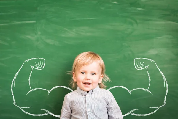 Criança Feliz Aula Miúdo Engraçado Contra Quadro Negro Volta Escola — Fotografia de Stock