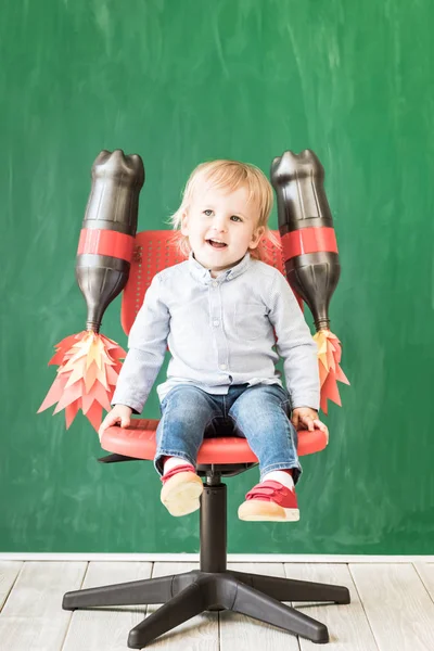 Glückliches Kind Unterricht Lustiges Kind Gegen Kreidetafel Zurück Zur Schule — Stockfoto