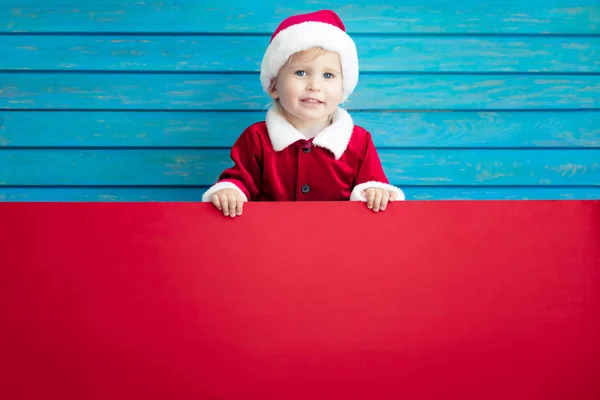 Lustiges Kind Das Pappbanner Leer Hält Kind Spielt Hause Weihnachtsferien — Stockfoto