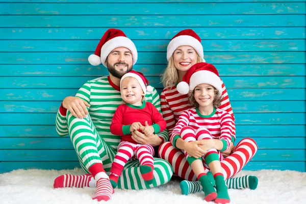 Famiglia Felice Divertirsi Nel Periodo Natalizio Padre Madre Figli Casa — Foto Stock