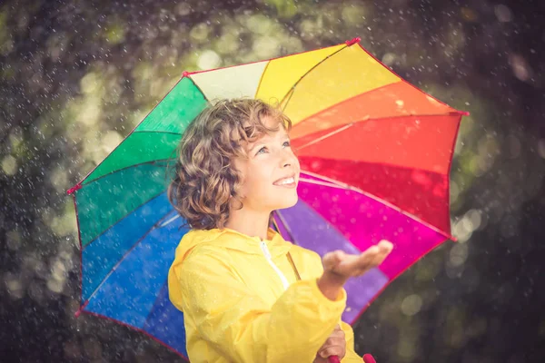 Feliz Niño Jugando Bajo Lluvia Niña Con Paraguas Divirtiéndose Aire —  Fotos de Stock