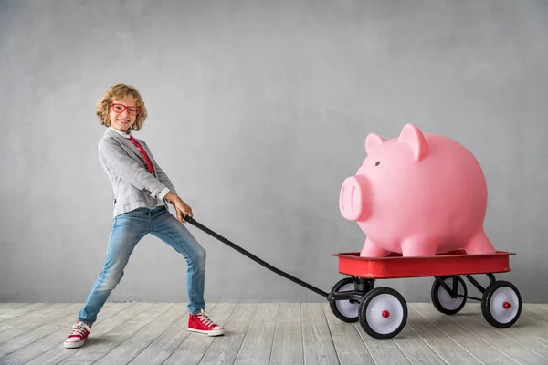 Criança Com Grande Porquinho Conceito Sucesso Financiamento Investimento — Fotografia de Stock