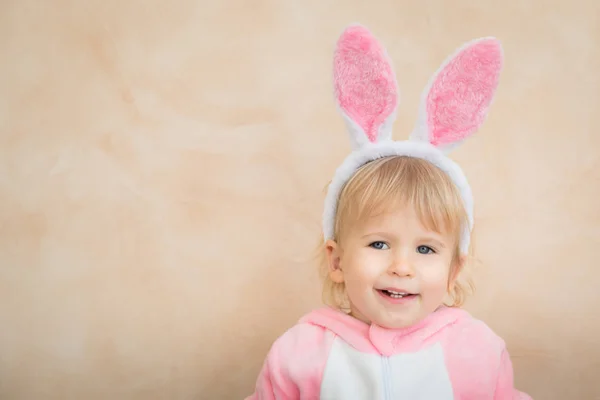 Grappige Jongen Dragen Easter Bunny Oren — Stockfoto