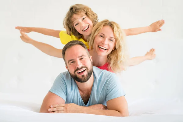 Keluarga Bahagia Rumah Ayah Ibu Dan Anak Bersenang Senang Bersama — Stok Foto
