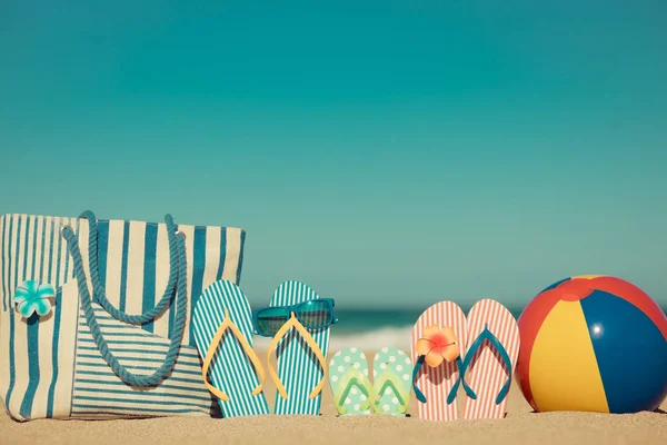 Stranden Flip Flops Sanden Sommar Semester Koncept — Stockfoto