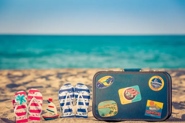 Infradito Spiaggia Sulla Sabbia Concetto Vacanza Estiva — Foto Stock