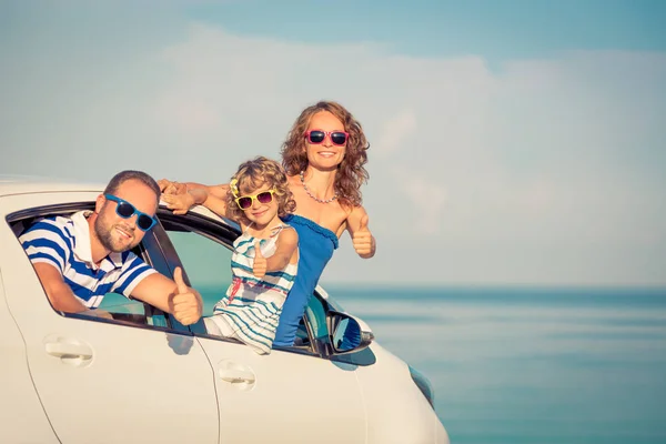 Šťastná Rodina Cestování Autem Lidé Baví Pláži Letní Dovolená Koncept — Stock fotografie