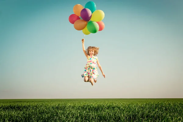 Criança Feliz Brincando Com Balões Multicoloridos Brilhantes Livre Criança Divertindo — Fotografia de Stock