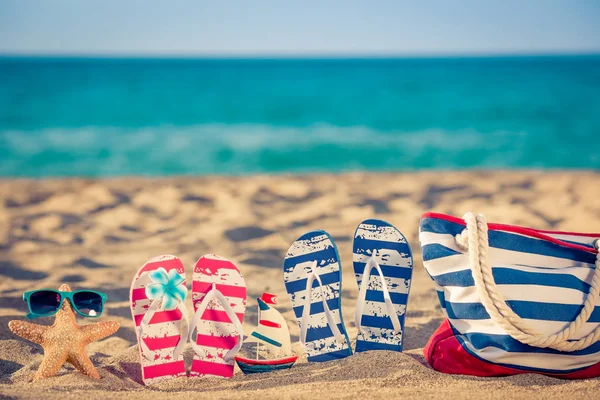 Stranden Flip Flops Sanden Sommar Semester Koncept — Stockfoto