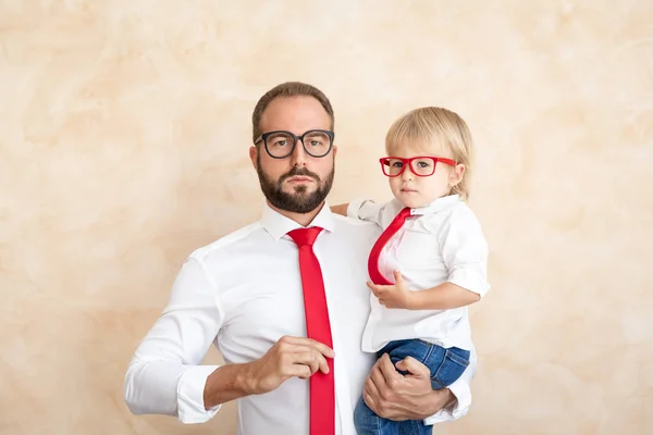 Homem Criança Casa Pai Filho Divertirem Juntos Conceito Férias Família — Fotografia de Stock