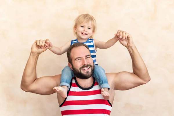 Homem Criança Casa Pai Filho Divertirem Juntos Conceito Férias Família — Fotografia de Stock