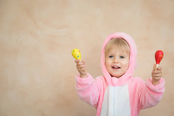 Funny Dítě Nosí Velikonoční Zajíček Dítě Baví Doma Jarní Prázdniny — Stock fotografie