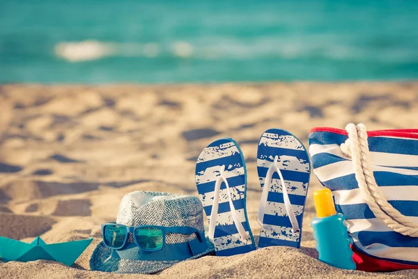 Infradito Spiaggia Sulla Sabbia Concetto Vacanza Estiva — Foto Stock