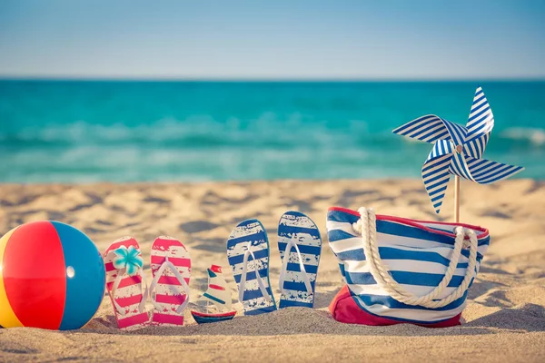 Stranden Flip Flops Sanden Sommar Semester Koncept — Stockfoto