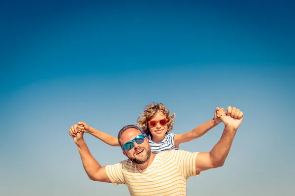 Feliz Familia Vacaciones Verano Gente Divirtiéndose Playa Estilo Vida Saludable —  Fotos de Stock