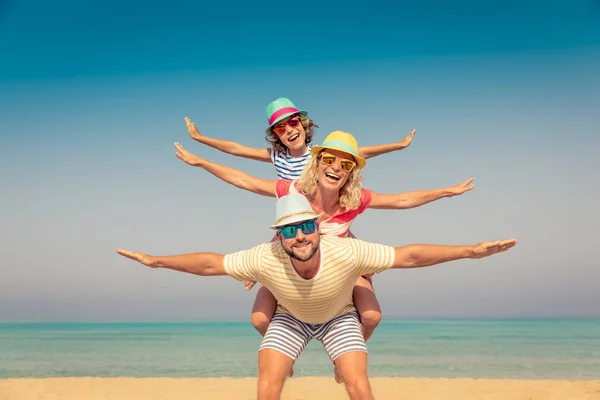 Feliz Familia Vacaciones Verano Gente Divirtiéndose Playa Estilo Vida Saludable — Foto de Stock