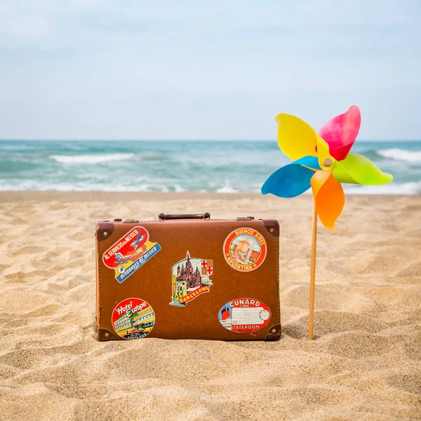 Valise Cuir Vintage Sur Plage Vacances Été Concept Voyage — Photo