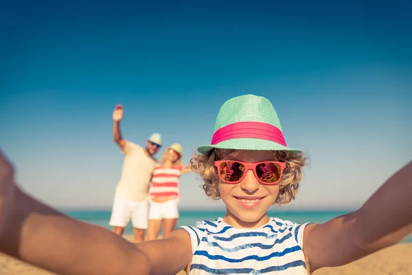 Bonne Famille Vacances Été Les Gens Amusent Sur Plage Mode — Photo