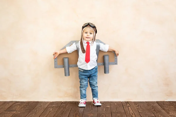 Conceito de sucesso, imaginação e tecnologia de inovação — Fotografia de Stock