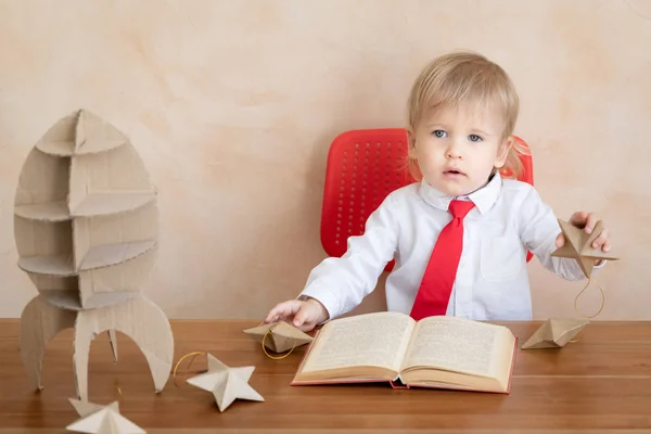 Educação, start up e conceito de ideia de negócio — Fotografia de Stock