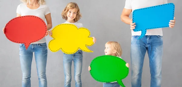 Happy family holding colorful paper speech bubble blank — Stock Photo, Image