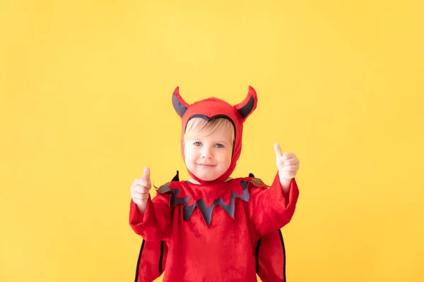 Gelukkig kind gekleed Halloween kostuum — Stockfoto