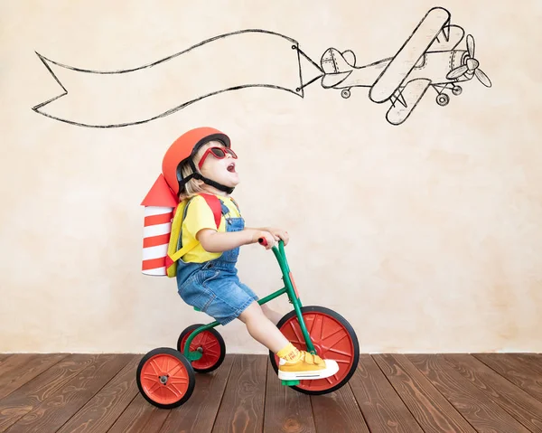 Kid playing with toy rocket at home — Stock Photo, Image