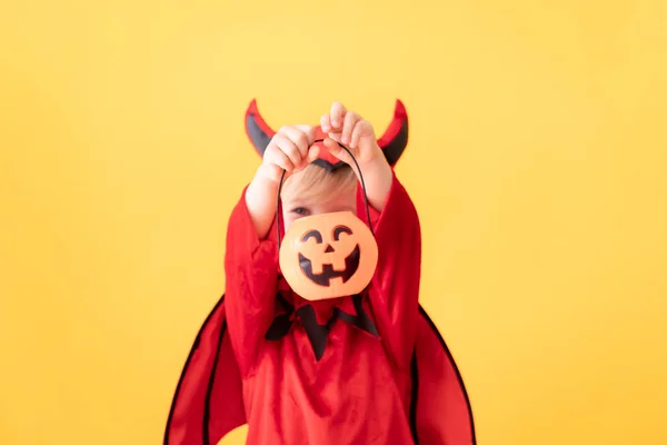 Criança feliz vestida fantasia de Halloween — Fotografia de Stock