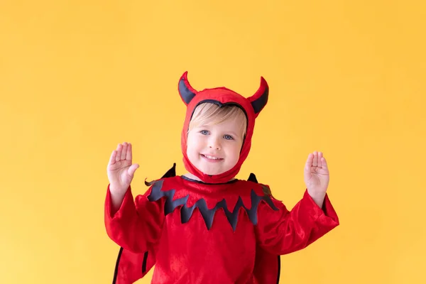 Mutlu çocuk Cadılar Bayramı kostümü giymiş — Stok fotoğraf