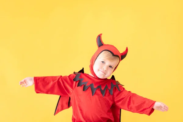 Felice bambino vestito costume di Halloween — Foto Stock