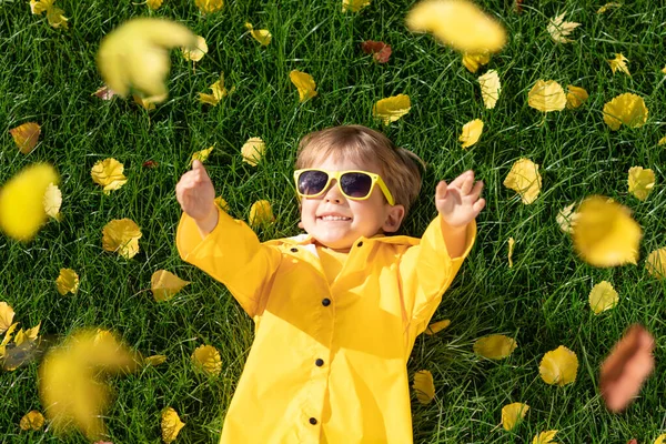 Ritratto Vista Dall Alto Bambino Felice Divertirsi All Aperto Nel — Foto Stock