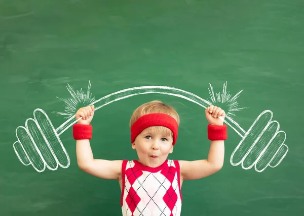 Studente Bambino Divertente Classe Ragazzo Felice Contro Lavagna Verde Concetto — Foto Stock