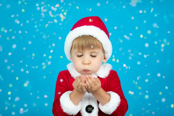 Niño Feliz Vistiendo Traje Papá Noel Chico Soplando Confeti Sobre — Foto de Stock