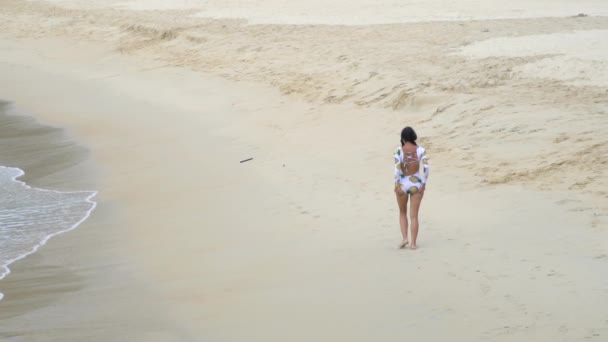 Disparo Cámara Lenta Tres Chicas Playa — Vídeos de Stock