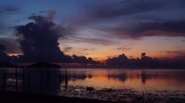  4k Uhd Video Klibi, Denizde gün doğumunun süresi doluyor.