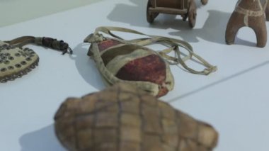 Eski deri çanta kabuk sepeti