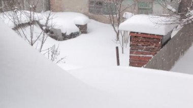 Yard kar yağışı kış