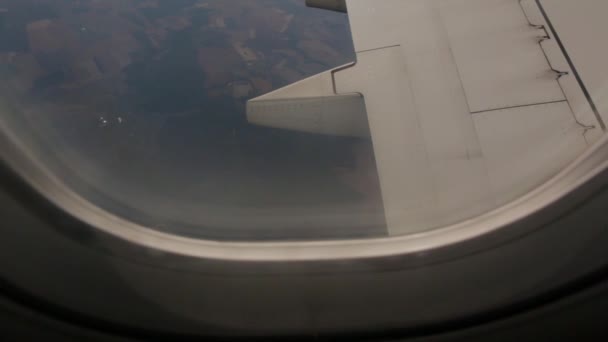 Weergave van de aarde uit het vliegtuig — Stockvideo