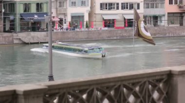 Nehir taşıma yolcu teknesi