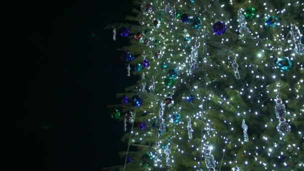 Guirlandes sur l'arbre de Noël 