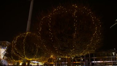 Ağaçları aydınlatma