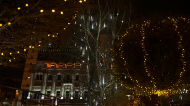 Ağaçları aydınlatma