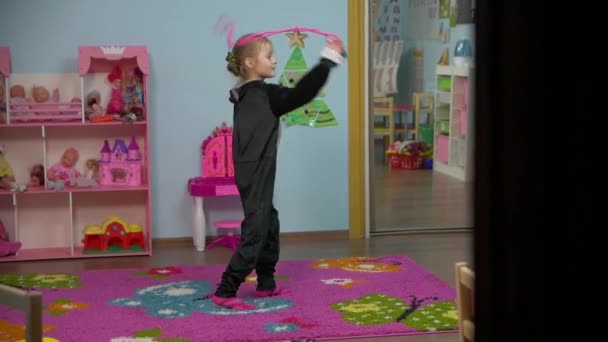 Little Girl Jumping With Skipping Rope — Stock Video