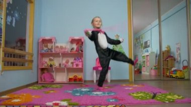 Küçük kız etkin Skipping Halat