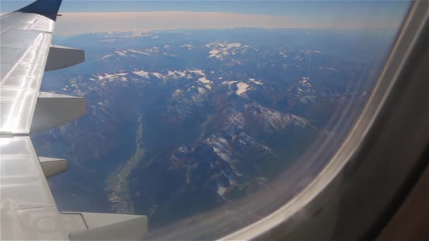 Flug über die Alpen — Stockvideo