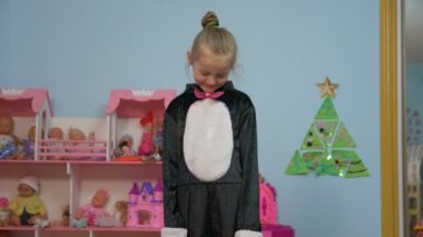 Küçük kız prova performans