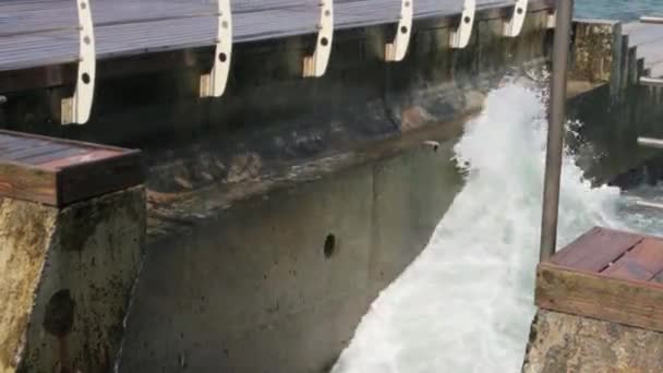 Tempête sur le quai de la mer — Video