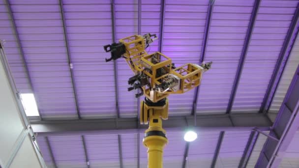 Teknik Robot Arm Industriell Utrustning För Montering Svetsning Automatiserade Produktionslinje — Stockvideo