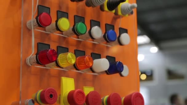 Управление промышленными кнопками — стоковое видео